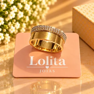 Anel Largo Dourado com Fileira de Zircônias – Lolita Joias