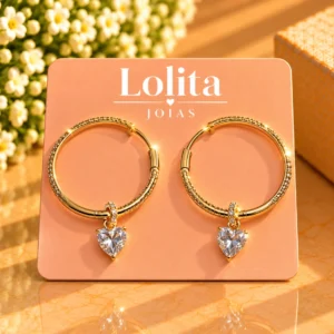 Brinco Argola Lolita Dourado com Pingente de Coração em Cristal